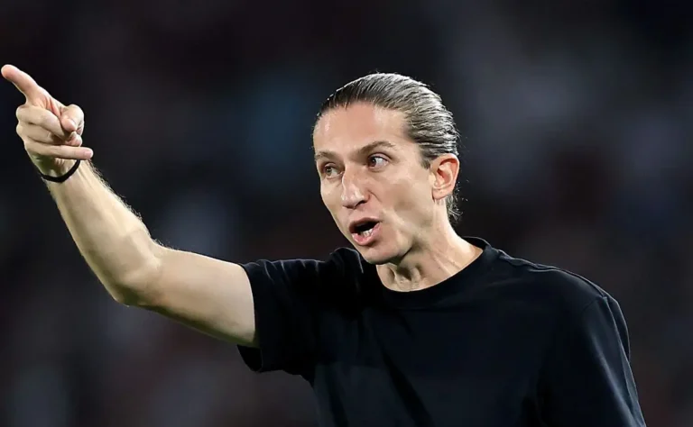 Flamengo e Cruz Azul: Duelo Tático Entre Filipe Luís e Nicolás Larcamón