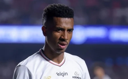 Flamengo enfrenta obstáculo para contratar Marcos Antônio e precisaria negociar com o São Paulo