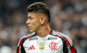 Flamengo estipula valor de R$ 260 milhões para venda de Carrascal