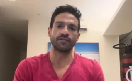 Flamengo mantém avaliação positiva de Gabriel Brazão, mas não negocia com goleiro do Santos