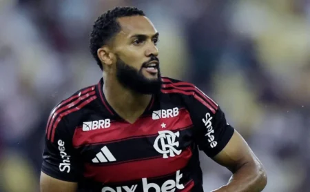 Flamengo obtém R$ 545 milhões com vendas após transferência de Juninho para o Pumas