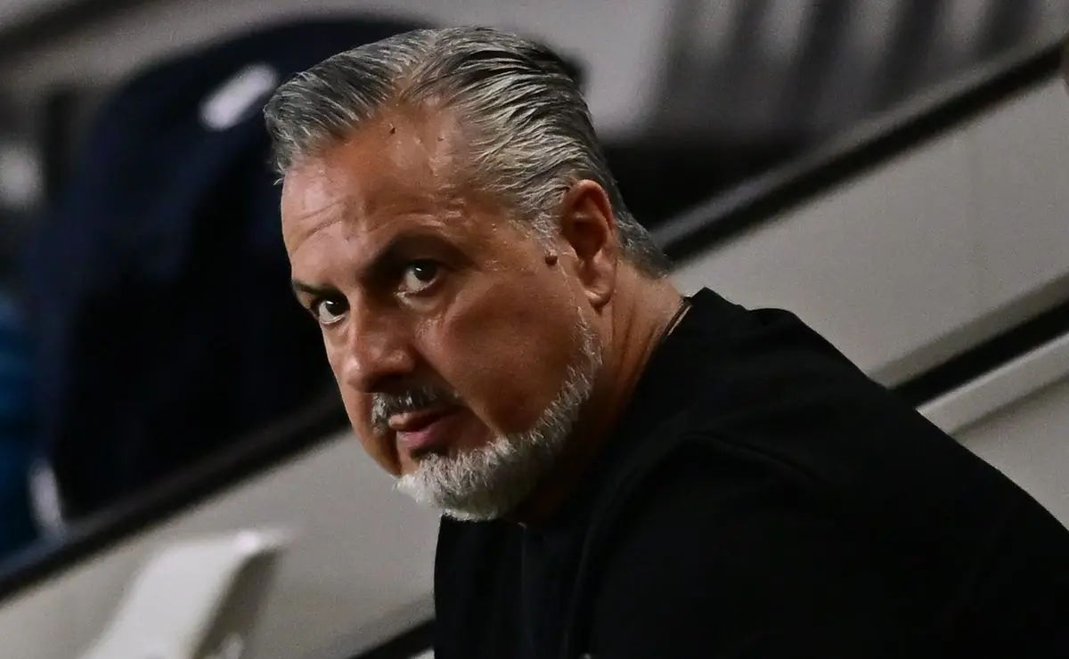 Flamengo planeja o futuro de jovens talentos no Cariocão, em meio a movimentações no mercado de reforços.