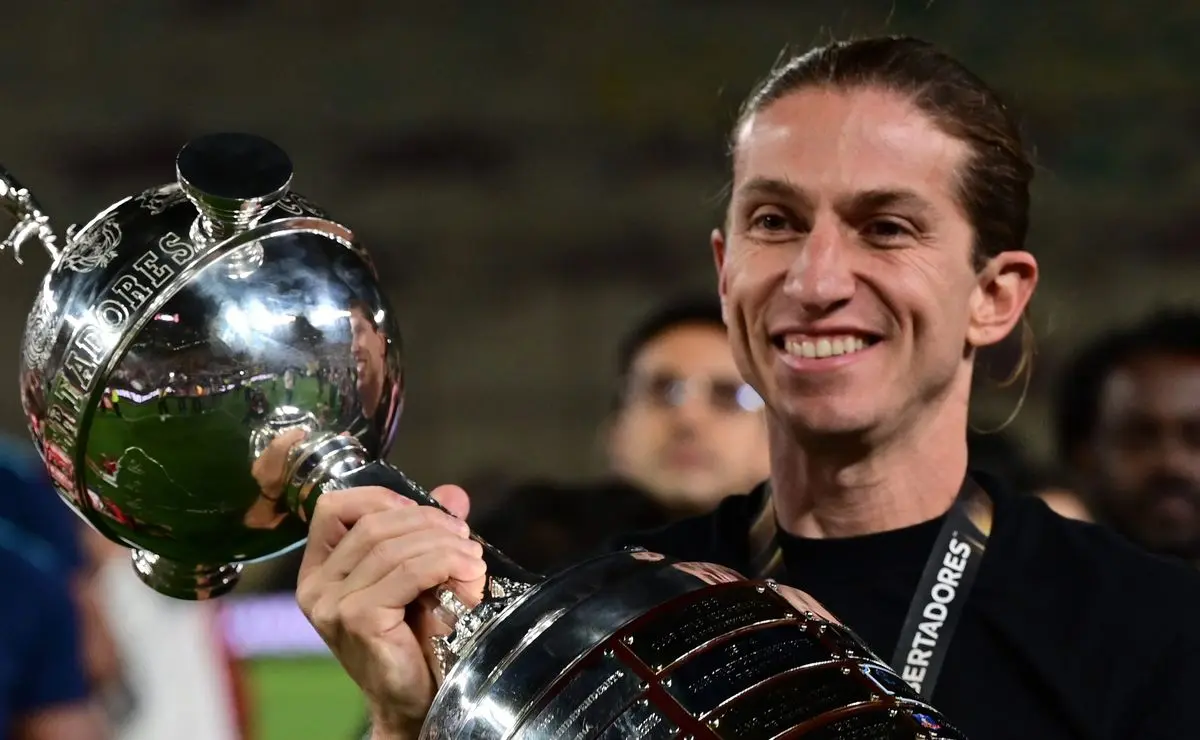 Flamengo se reúne com Filipe Luís para renovação e planeja reforços para janeiro