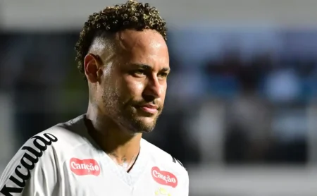 Fluminense aguarda resultado de exame no joelho de Neymar e definição sobre atacante do Santos para propor oferta. Fluminense aguarda resultado de exame no joelho de Neymar e definição sobre atacante do Santos para propor oferta.
