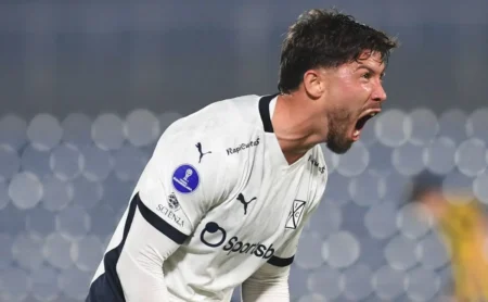 Fluminense busca contratar Felipe Loyola, alvo também do Santos.