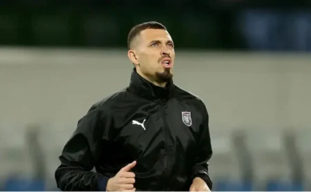 Fluminense negocia com Léo Duarte, do Basaksehir, para reforçar a zaga em 2026