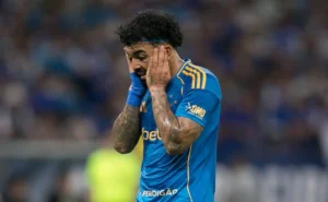 Gabigol aguarda decisão do Cruzeiro; negociação com o Santos estagnada Gabigol aguarda decisão do Cruzeiro; negociação com o Santos estagnada