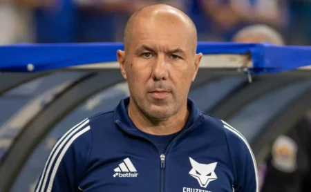 Gabigol critica atitude de Leonardo Jardim na eliminação do Cruzeiro da Copa do Brasil