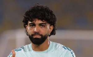 Gabigol decide não retornar a Belo Horizonte após eliminação para o Corinthians Gabigol decide não retornar a Belo Horizonte após eliminação para o Corinthians