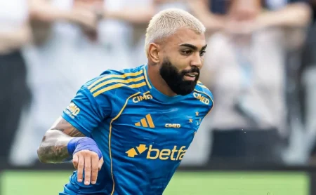 Gabigol demonstra desinteresse em jogar futebol, afirma jornalista após erro em cobrança de pênalti contra o Cruzeiro Gabigol demonstra desinteresse em jogar futebol, afirma jornalista após erro em cobrança de pênalti contra o Cruzeiro