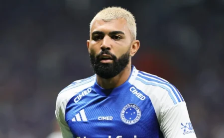 Gabigol expressa frustração com a temporada e busca redenção após erro em cobrança de pênalti Gabigol expressa frustração com a temporada e busca redenção após erro em cobrança de pênalti