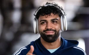 Gabigol no Santos: diretoria planeja contratação sem custos Gabigol no Santos: diretoria planeja contratação sem custos