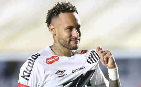 Gabigol planeja jogar no Santos em 2026, visando morar perto de Neymar e substituir Tiquinho Soares. Gabigol planeja jogar no Santos em 2026, visando morar perto de Neymar e substituir Tiquinho Soares.