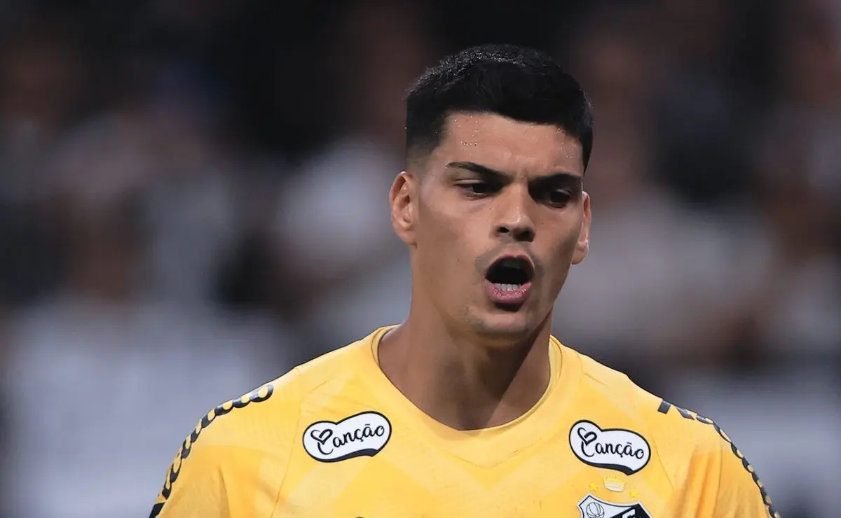 Gabriel Brazão define futuro e descarta ida para o Flamengo.