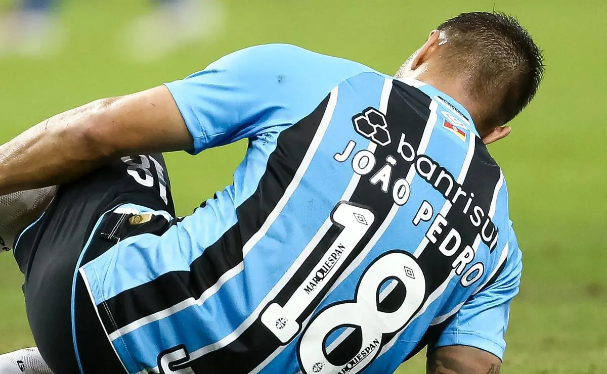 Grêmio: Reforço do elenco e mudança de planos na lateral para 2026