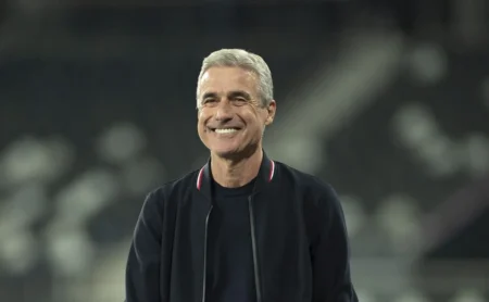 Grêmio avança em negociações e pode investir R$ 2 milhões por Luís Castro