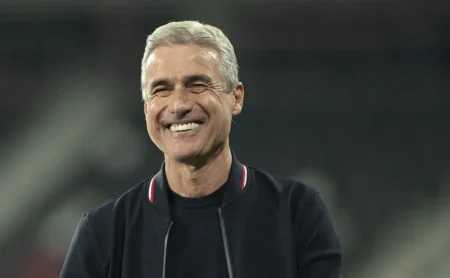 Grêmio contrata Luís Castro até 2027 e seis novos membros para a comissão técnica Grêmio contrata Luís Castro até 2027 e seis novos membros para a comissão técnica