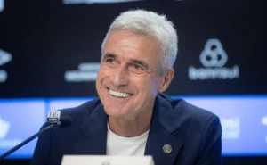 Grêmio define valor mínimo para venda de Tiaguinho a clube italiano