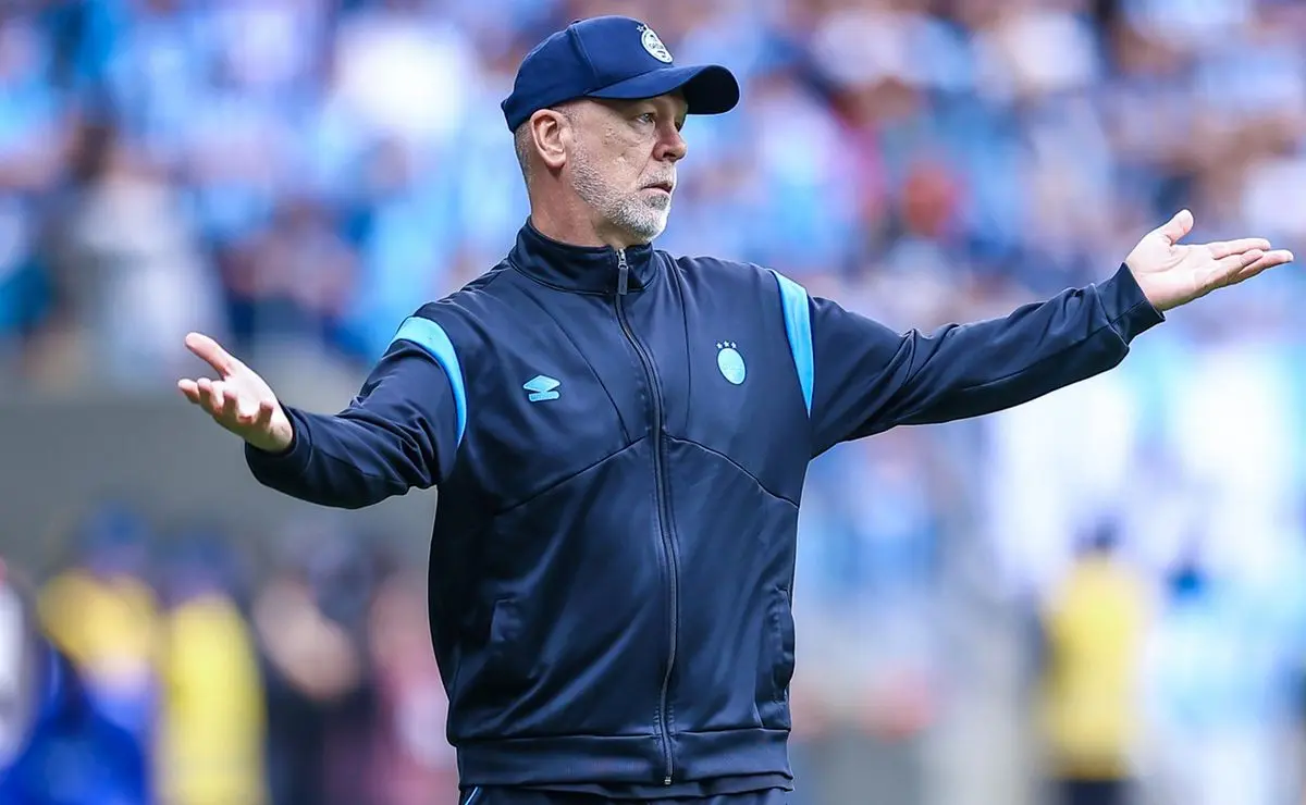 Grêmio lida com falhas no ataque, mas ganha reforços na defesa: escalação provável