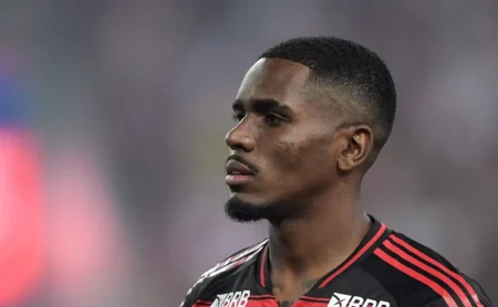 Grêmio negocia com Flamengo por Everton Araújo, mas acordo é vetado pelo Rubro-Negro