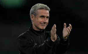 Grêmio planeja reforços com Luís Castro e mira meia brasileiro para 2025 Grêmio planeja reforços com Luís Castro e mira meia brasileiro para 2025