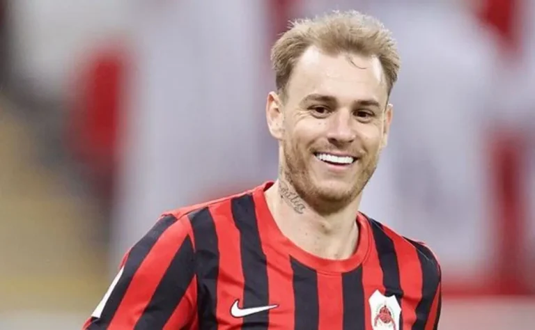 Grêmio recebe notícia de renovação de Róger Guedes com Al Rayyan até 2027 Grêmio recebe notícia de renovação de Róger Guedes com Al Rayyan até 2027