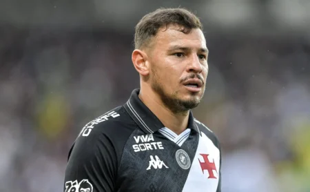 Hugo Moura: Saída do Vasco em 2026 pode ocorrer após aprovação no Remo