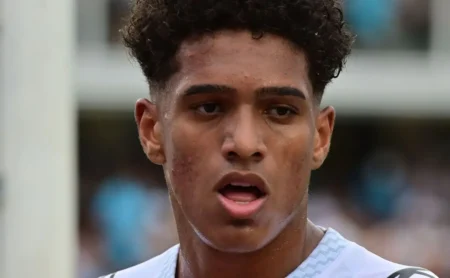 Imprensa espanhola compara Ângelo Souza a Marcelo e coloca joia do Santos na mira de gigantes Imprensa espanhola compara Ângelo Souza a Marcelo e coloca joia do Santos na mira de gigantes