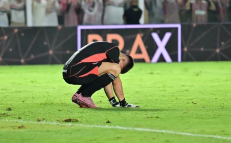 Internacional: Elenco Rachado e Crise Exposta Após Cobranças ao Zagueiro Juninho