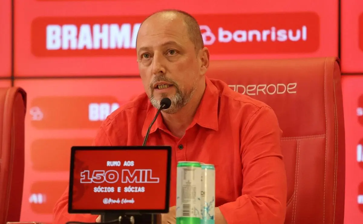 Internacional define saída de cinco jogadores e inicia reformulação para 2026