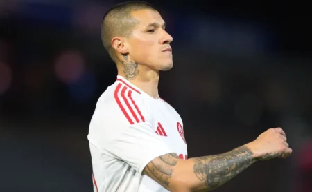 Internacional inicia negociação e encaminha possível saída de Alan Benítez para o Libertad