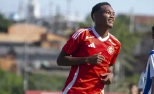 Internacional pode perder Raykkonen, jovem talento da base, para o Grêmio e Flamengo. Internacional pode perder Raykkonen, jovem talento da base, para o Grêmio e Flamengo.