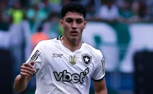 Jair Cunha, ex-jogador do Botafogo, interessa ao Flamengo e pode voltar ao Brasil por empréstimo