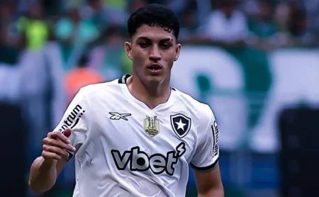 Jair Cunha, ex-jogador do Botafogo, interessa ao Flamengo e pode voltar ao Brasil por empréstimo