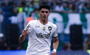 Jair busca espaço no Nottingham Forest e recusa retorno ao Botafogo em 2026