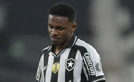 Jeffinho Expulso no Botafogo: Árbitro Explica Conduta Violenta