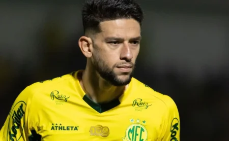 Jemmes reforça a defesa do Fluminense a pedido do técnico