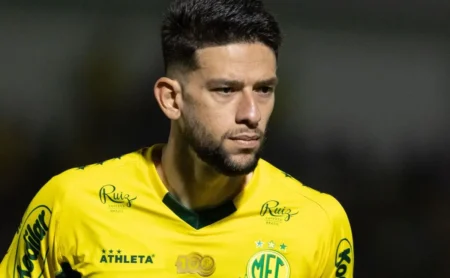 Jemmes, reforço do Fluminense, lidera ranking de roubadas de bola no Brasileirão 2025