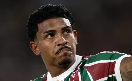 John Kennedy perto de deixar o Fluminense e reforçar rival da Série A