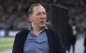 John Textor se surpreende com saída de Marlon Freitas e se reunirá com o jogador