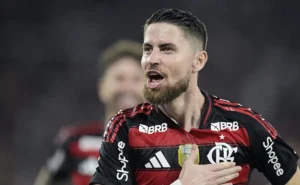 Jorginho, do Flamengo, eleito a melhor contratação do futebol brasileiro em 2025