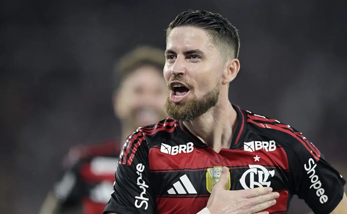 Jorginho, do Flamengo, eleito a melhor contratação do futebol brasileiro em 2025