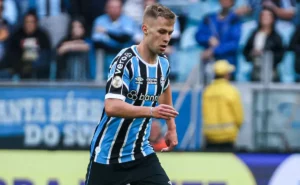 Juventude demonstra interesse em Ronald e Grêmio avalia futuro do volante para 2026