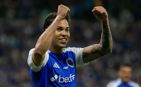 Kaio Jorge comemora 24 anos após temporada de destaque no Cruzeiro