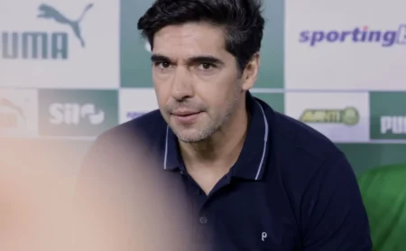 Lateral do Palmeiras: Abel deixa futuro em aberto para 2026