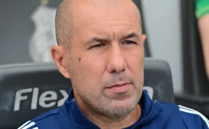 Leonardo Jardim destaca peso da camisa do Corinthians antes da Copa do Brasil
