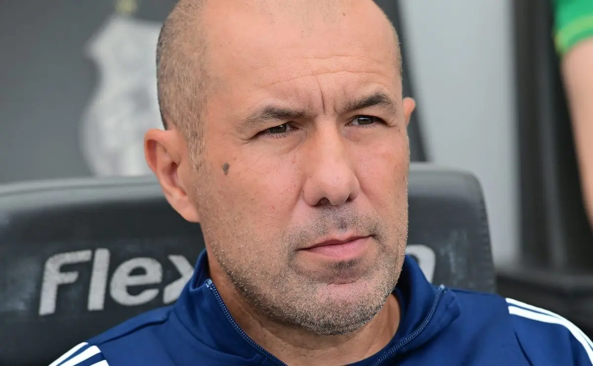 Leonardo Jardim destaca peso da camisa do Corinthians antes da Copa do Brasil