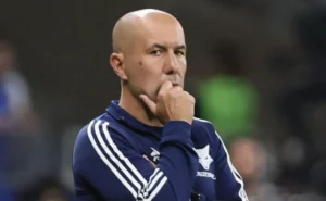 Leonardo Jardim destaca trabalho mental como fator crucial para a virada do Cruzeiro Leonardo Jardim destaca trabalho mental como fator crucial para a virada do Cruzeiro
