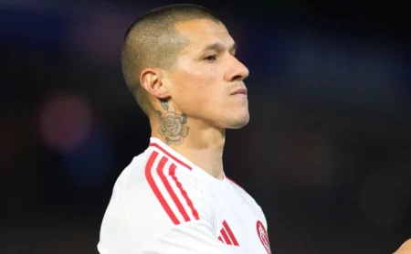 Liberta negocia com Alan Benítez, e Internacional libera lateral