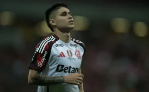 Luiz Araújo confirma saída de atacante do Flamengo: Ele está saindo Luiz Araújo confirma saída de atacante do Flamengo: "Ele está saindo"